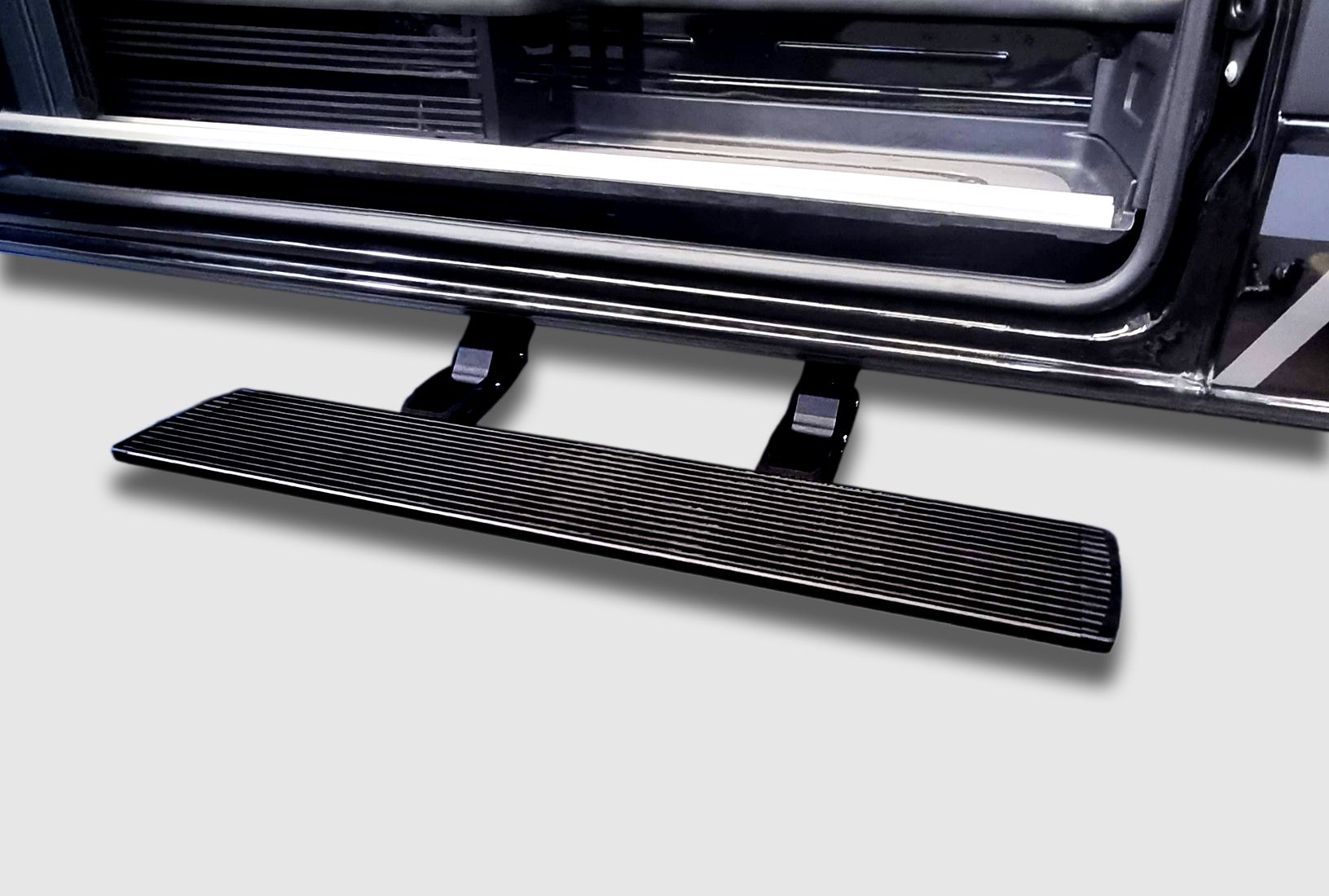 Seitliche Schwenk-Trittstufe Schiebetür 900mm, elektrisch für Sprinter/Crafter